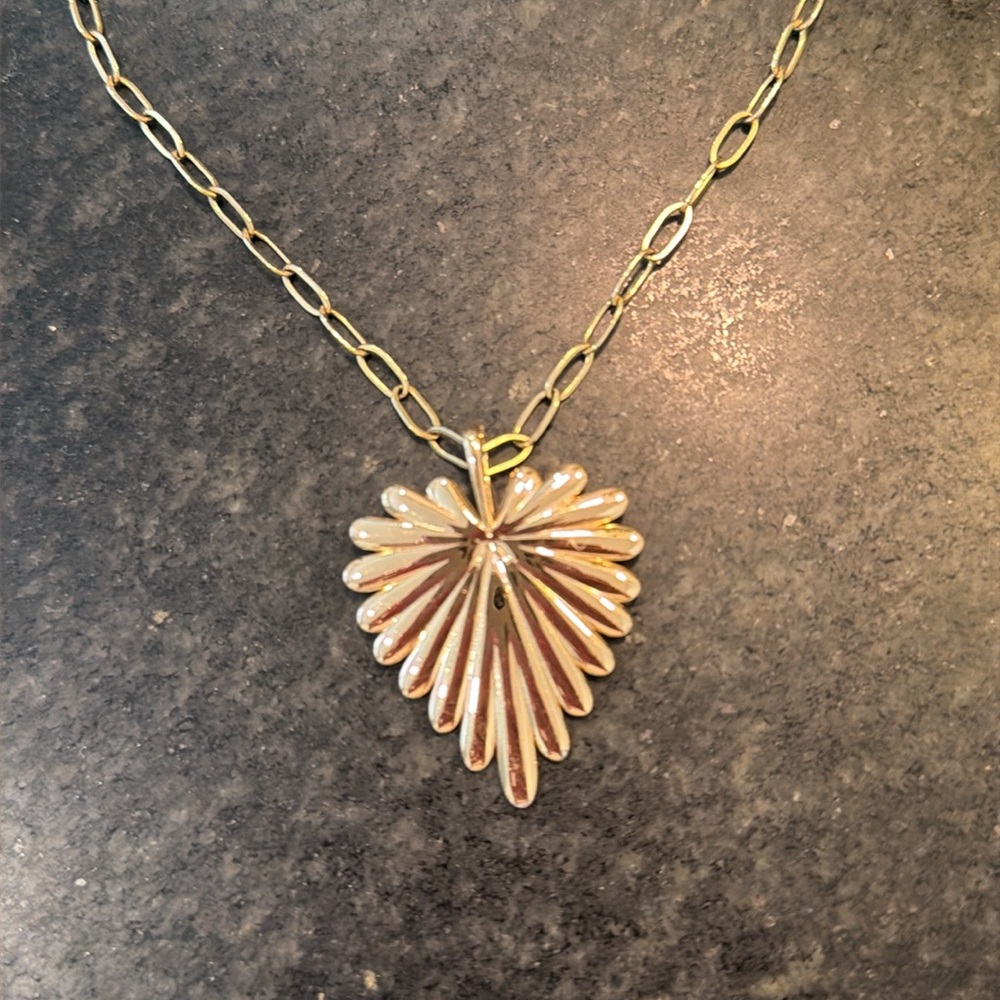Jane Win full heart necklace